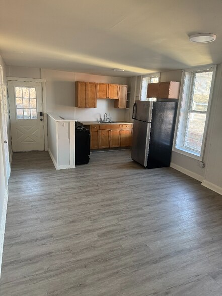 Building Photo - 87 North Main St