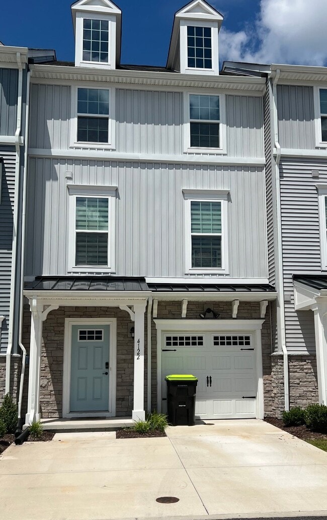 Building Photo - 4122 Riverside Dr