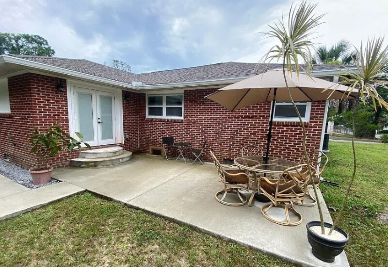 Building Photo - 814 W Gonzalez St