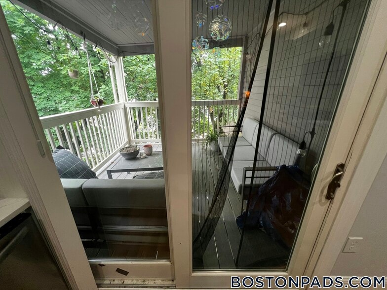 Building Photo - 372 Oxford St