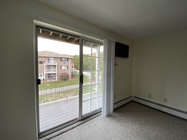 Building Photo - 385 Huse Rd