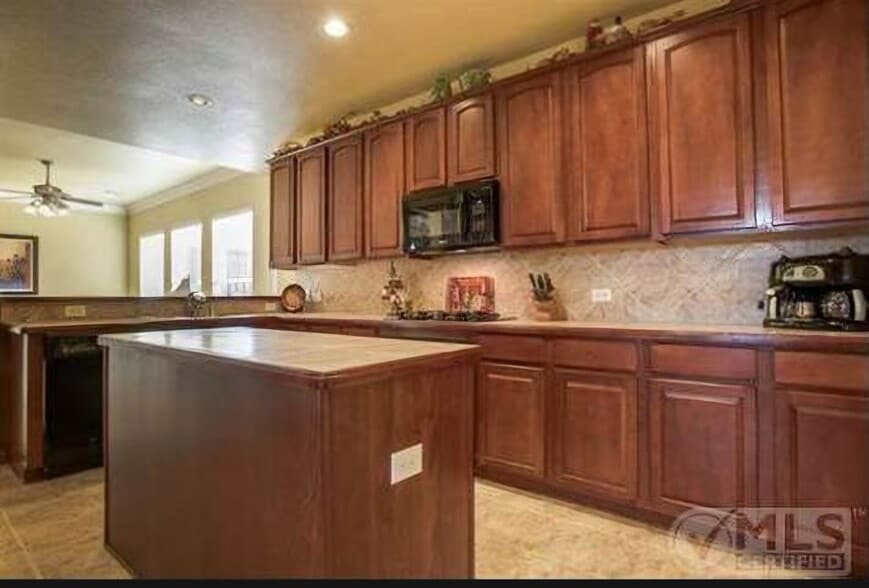 Building Photo - 8864 Kennsington St