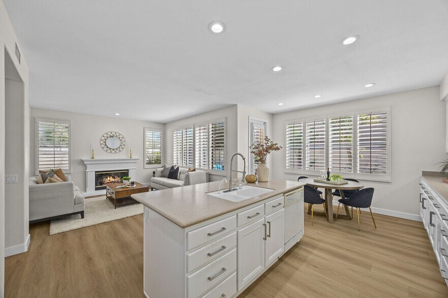 Building Photo - 12 Calais