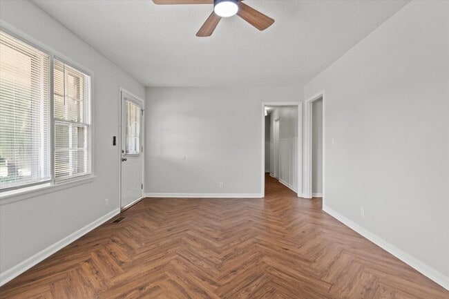 Building Photo - 507 Clift Dr