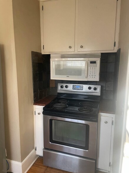 Building Photo - 619 E Stanford St