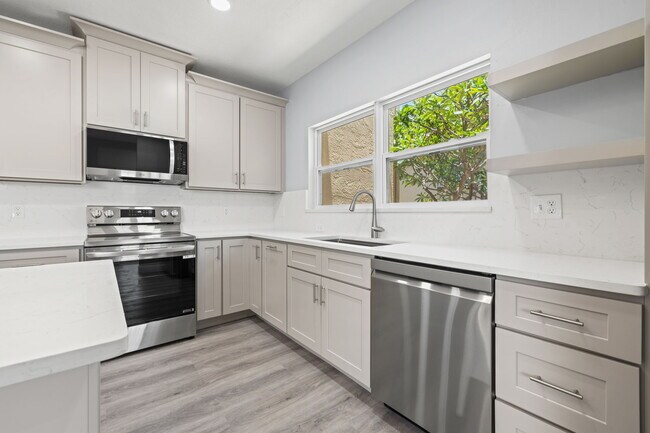 Building Photo - 487 Pinellas Bayway S