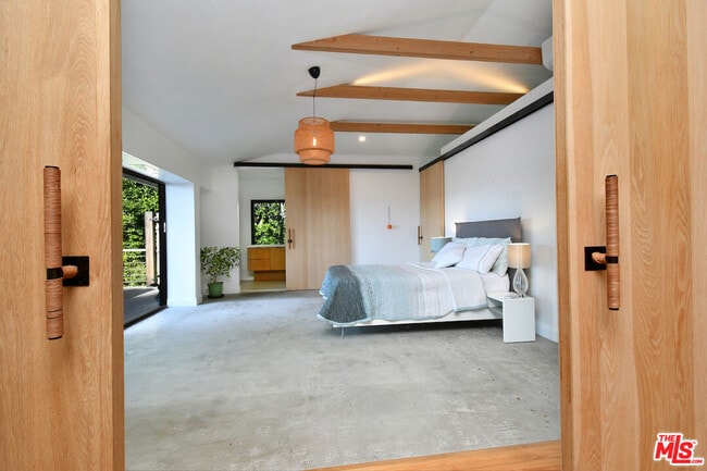 Building Photo - 2145 Linda Flora Dr