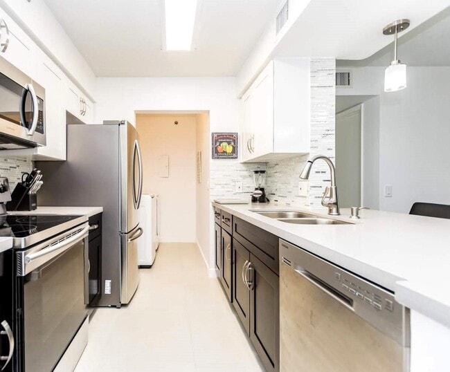 Building Photo - 19655 E Country Club Dr