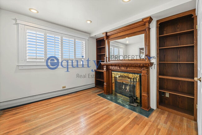 Building Photo - 1941 E Woodside Dr