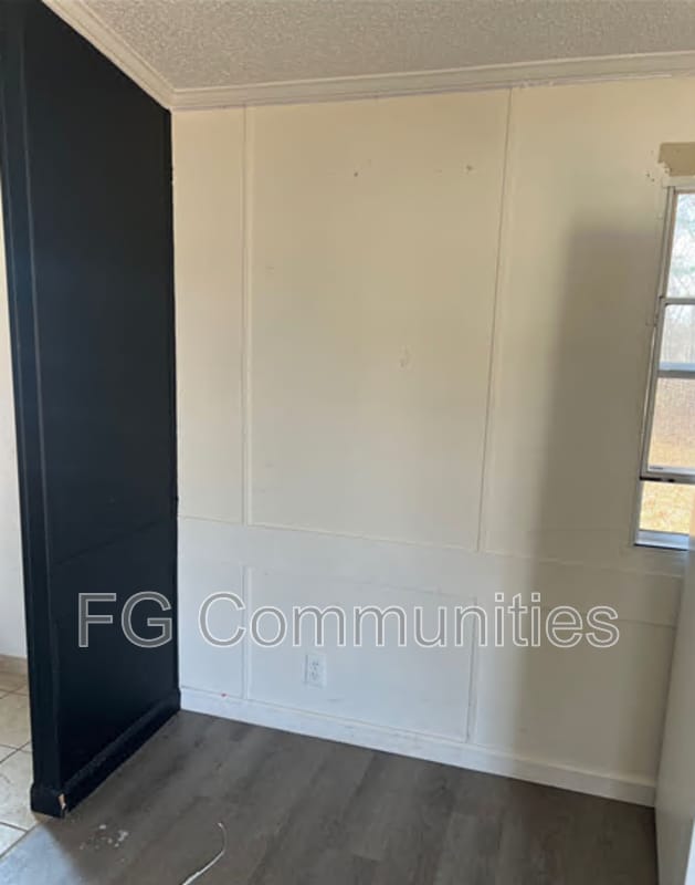 Building Photo - 147 Oak Knoll Dr