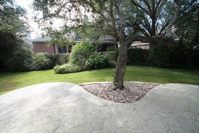 Building Photo - 10225 Open Gate Dr