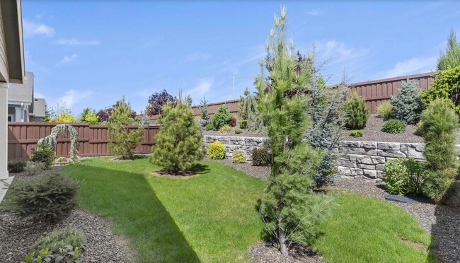 Building Photo - 2 bed 2.5 bath premium upgraded home in 55...
