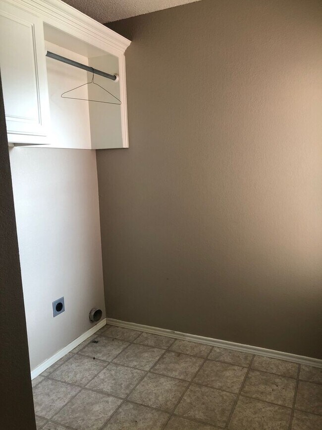 Building Photo - Home Sweet Home!!! November 2022!