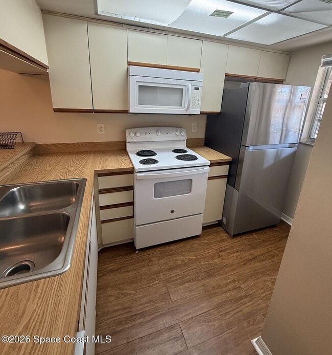 Building Photo - 3057 Sir Hamilton Cir