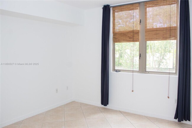 Building Photo - 2630 SW 28th St