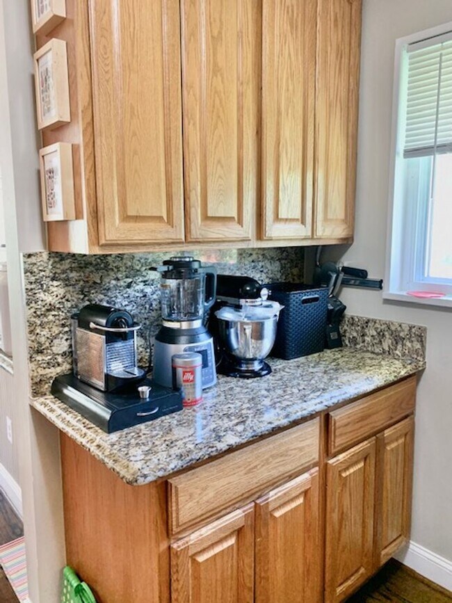 Building Photo - Light filled 2 BR plus 2 rooms, 2 FB including one in finished basement. Great location