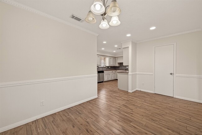 Building Photo - 422 Willow Vista Dr