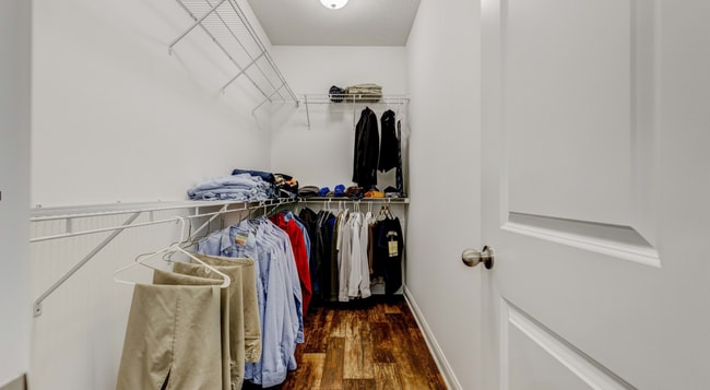 Building Photo - 3873 Brookfield Dr