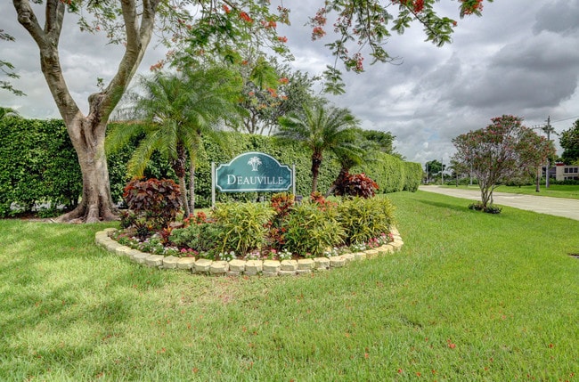Building Photo - 14747 Cumberland Dr