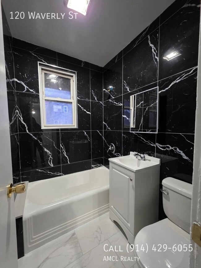 Building Photo - 120 Waverly St