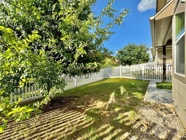 Building Photo - 1701 Logan Dr