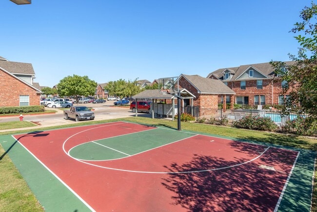 Building Photo - Available for August 2026 Pre-Lease! 4 Bed, Bath in Waterwood Townhomes!