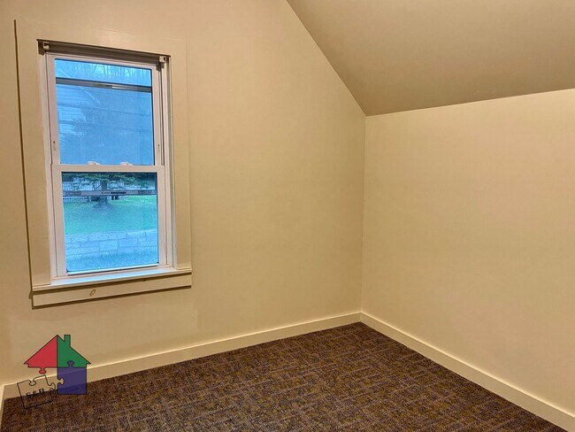 Building Photo - 293 US-302