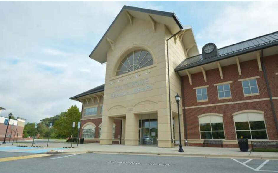 Building Photo - 904 Hall Station Dr