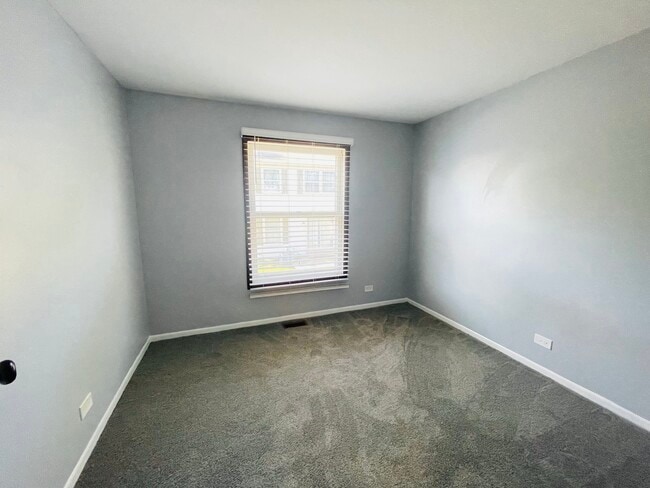 Building Photo - 613 Academy Ct