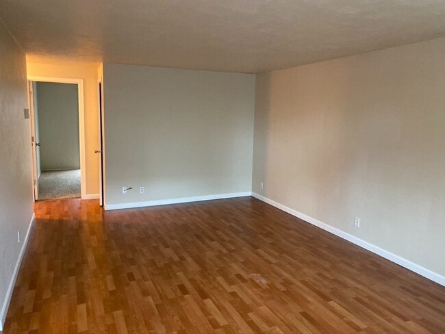 Building Photo - One bed one bath apartment near downtown