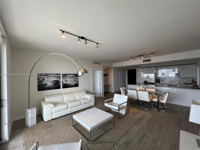 Primary Photo - 999 SW 1st Ave