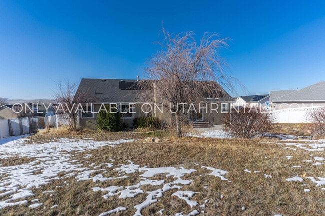 Building Photo - 1595 S 50 W