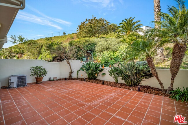 Building Photo - 6463 Zuma View Pl