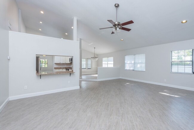 Building Photo - Charming Bungalow in Prime South Tampa – P...