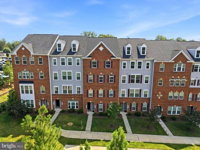 Building Photo - 3634 Briarwood Dr