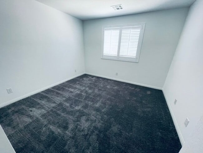 Building Photo - BEAUTIFUL 4 BEDROOM + LOFT HOME LOCATED IN...