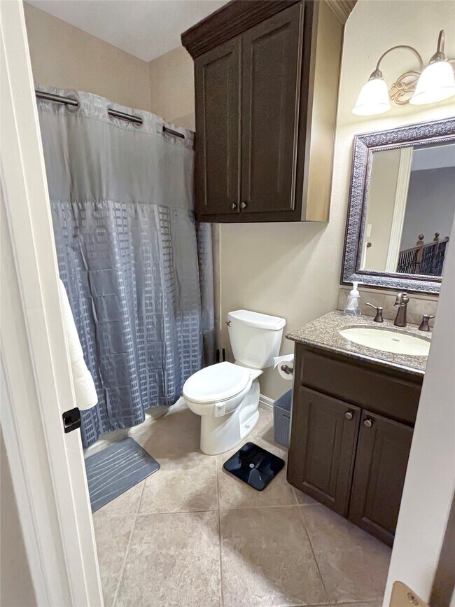 Building Photo - 289 Broadmoor Dr