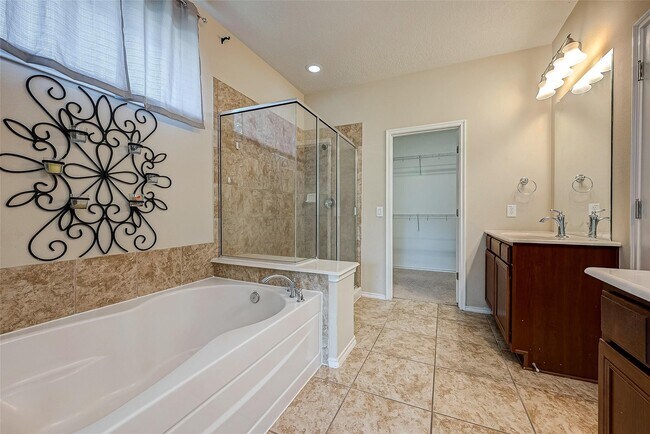 Building Photo - 10011 Terrance Springs Ln