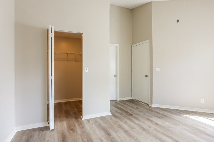 Building Photo - 180 Heatherwood Dr