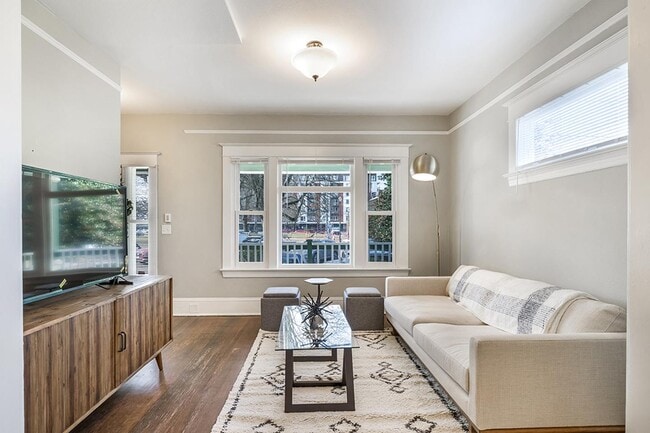 Building Photo - 5324 N Maryland Ave