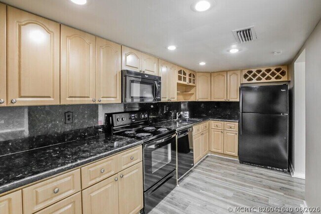 Building Photo - 14277 N Kendale Lakes Cir