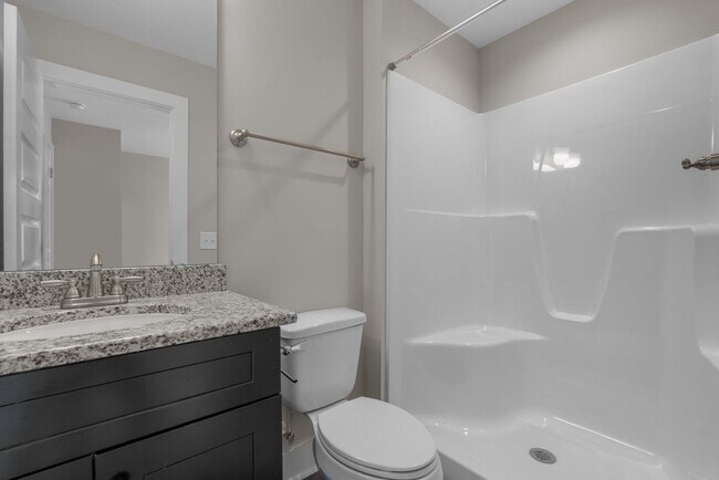 Building Photo - 2 Bedroom 2 Bathroom Town Home Close Proximity To Campbell