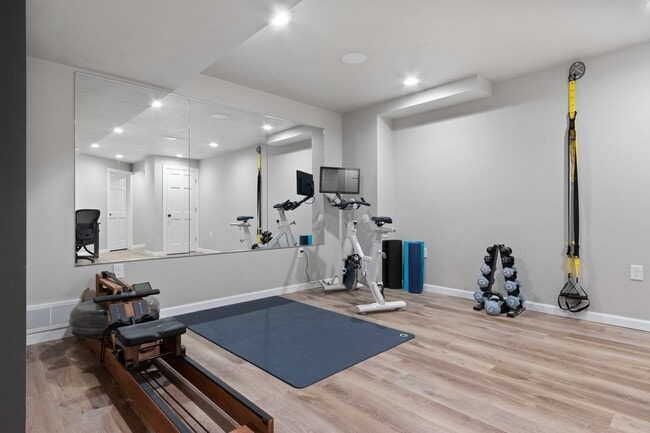 Building Photo - River Point Court Duplex