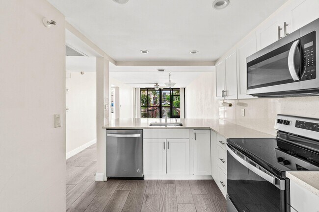 Building Photo - 17 Royal Palm Way