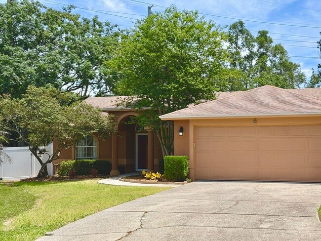 Building Photo - Beautiful Remodeled/Renovated 3/2/2 with Large Screen Porch