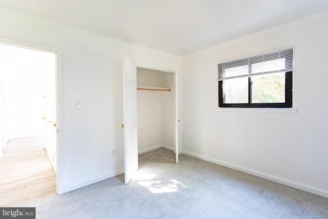 Building Photo - 4203 Lyons St