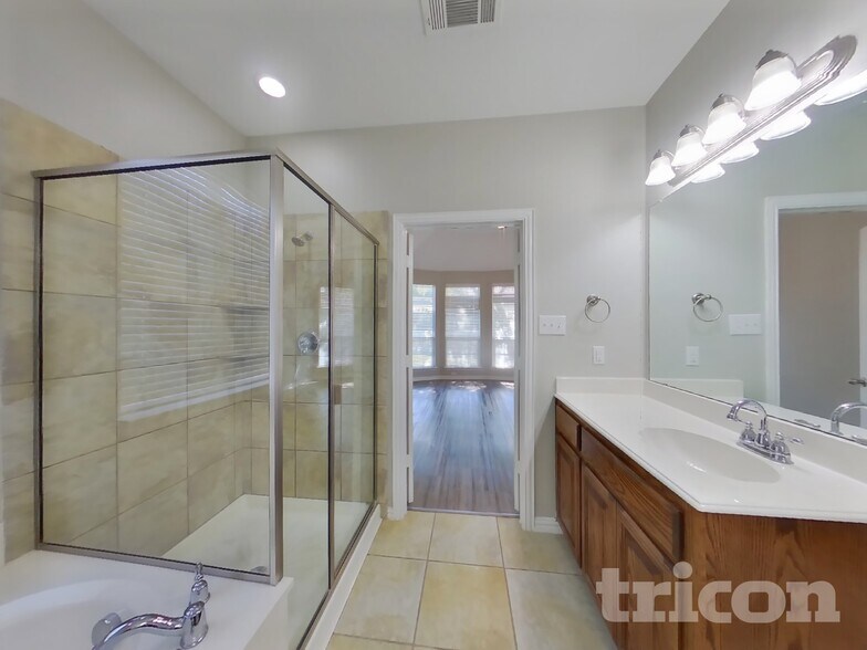 Building Photo - 114 Cole St