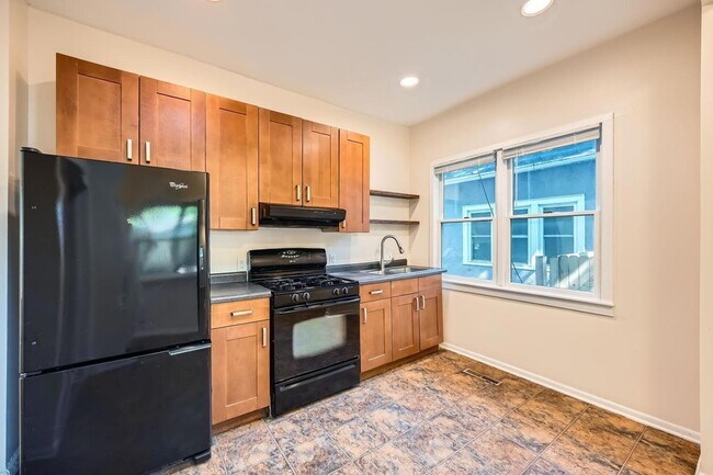 Building Photo - 3014 N Humboldt Ave