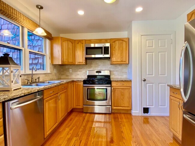Building Photo - Beautiful Creekside Cottage in North Asheville