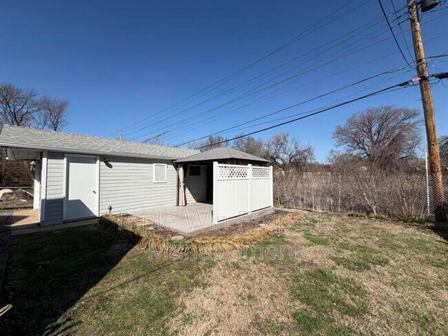 Building Photo - 8015 Aline Ave